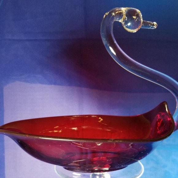 Vintage Duncan Miller Glass Ruby Red Open Swan - Picture 1 of 6